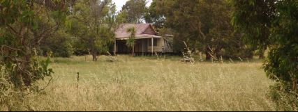 Derelict farm house - 18Kb