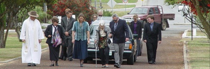 mourners and hearse - 30Kb JPG